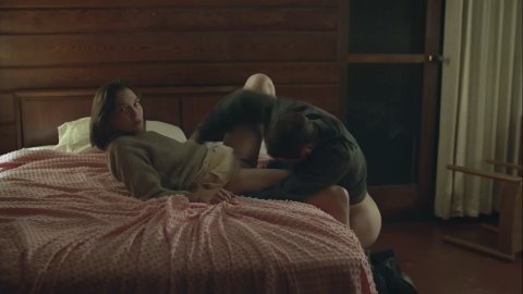 Hannah Gross, Lowell Hutcheson - Nude & Naked Sex Porn Videos in The Mountain Between Us (2018)