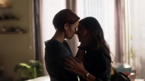 Chyler Leigh, Floriana Lima - Nude & Naked Sex Porn Videos in Supergirl s03e05 (2016)