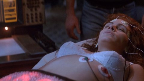 Julia Roberts - Nude & Naked Sex Porn Videos in Flatliners (1990)